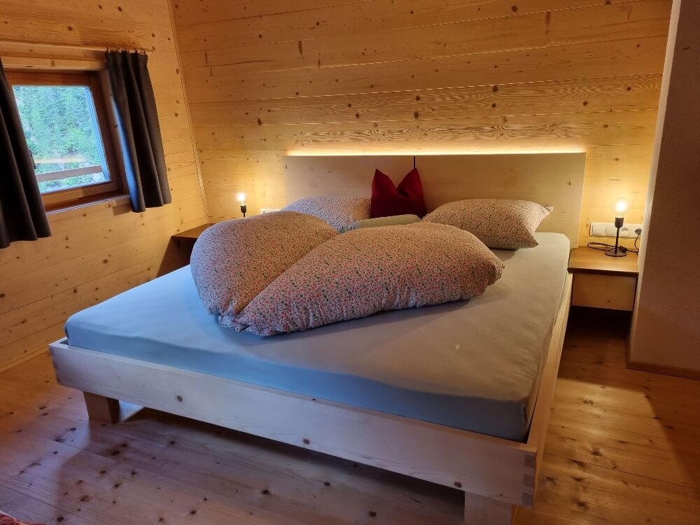 Bergchalet Englhof - Schlafzimmer mit Couch